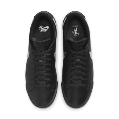 Nike SB Zoom Blazer Low x Dancer SkateboardsSchuh (Herren) Bestseller