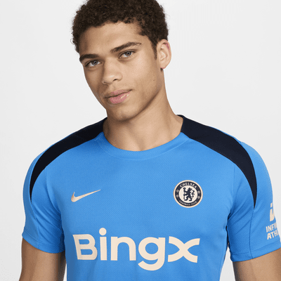 FC Chelsea StrikeNike Dri-FIT Kurzarm-Fußballoberteil aus Strickmaterial (Herren) Vatertagsangebot