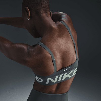 Nike Pro Indy PlungeGepolsterter Sport-BH mit mittlerem Halt Online