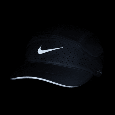 Nike Dri-FIT ADV FlyCap mit unstrukturiertem und reflektierendem Design Exklusive Angebote