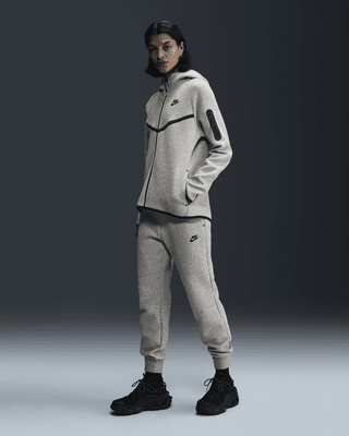 Nike Sportswear Tech FleeceJogginghose mit mittelhohem Bund für Damen